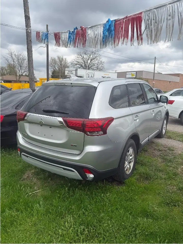Mitsubishi Outlander снимка Mitsubishi Outlander