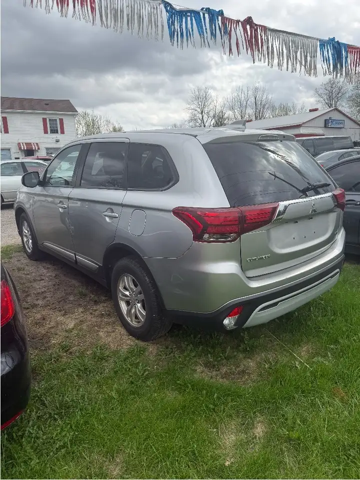 Mitsubishi Outlander снимка Mitsubishi Outlander