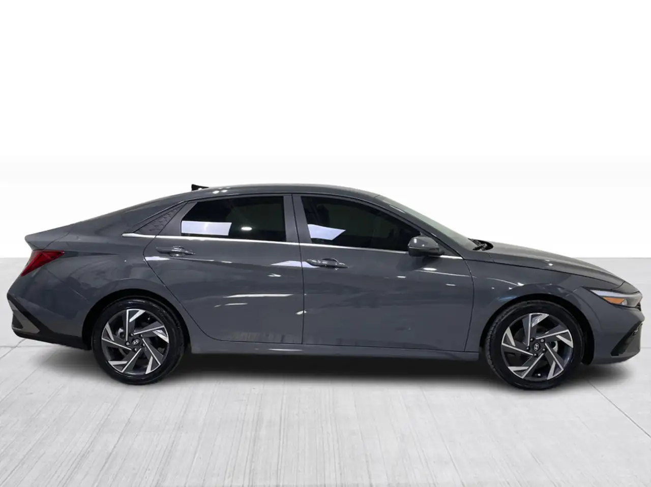 Hyundai ELANTRA снимка Hyundai ELANTRA