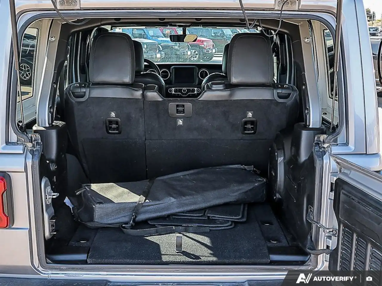 Jeep Wrangler снимка Jeep Wrangler