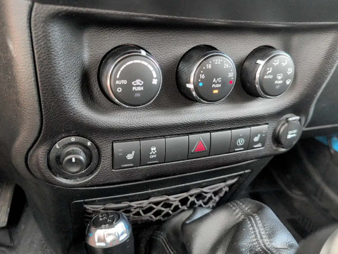 Jeep Wrangler photo Jeep Wrangler