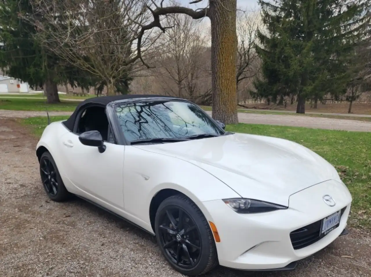 Mazda MX-5 Miata снимка Mazda MX-5 Miata
