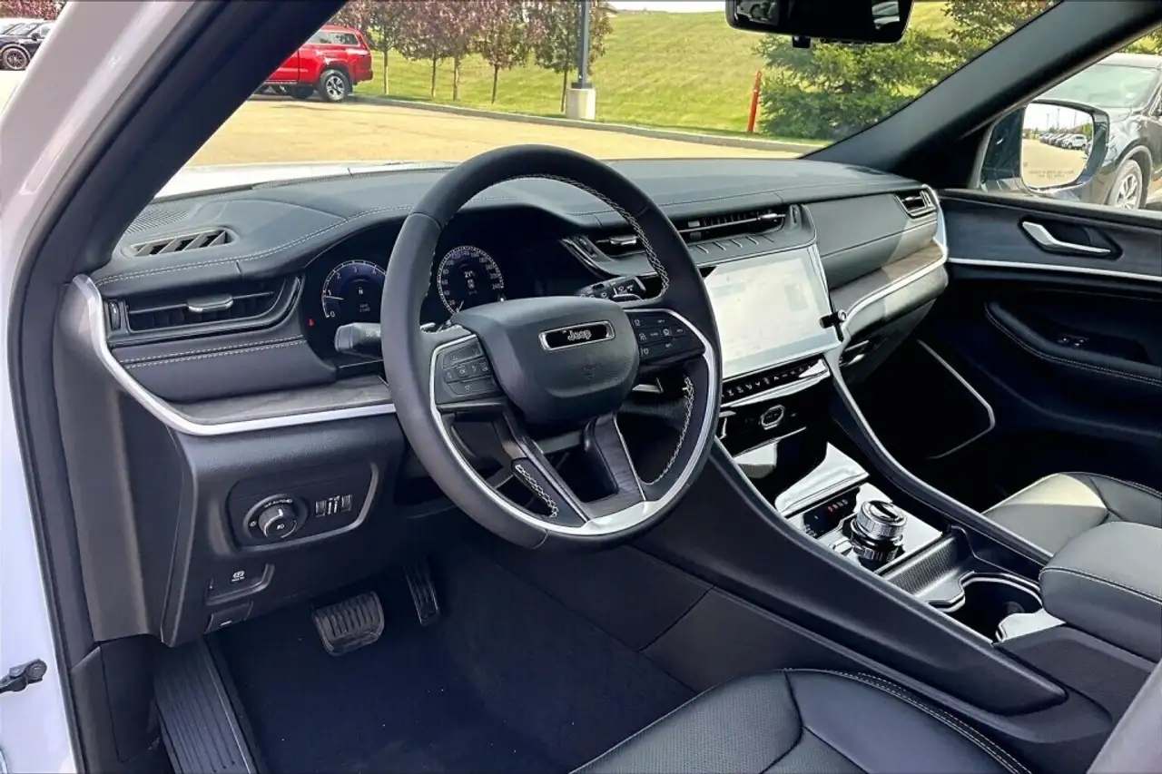 Jeep Grand Cherokee снимка Jeep Grand Cherokee