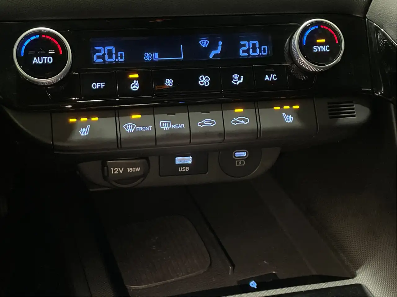 Hyundai ELANTRA снимка Hyundai ELANTRA