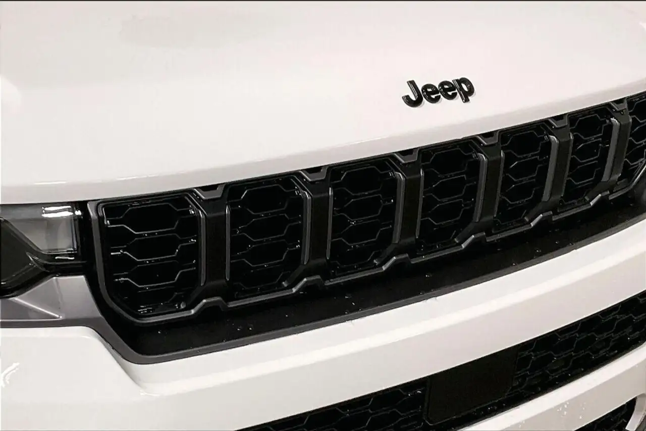 Jeep Grand Cherokee снимка Jeep Grand Cherokee