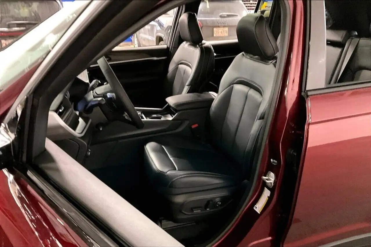 Jeep Grand Cherokee снимка Jeep Grand Cherokee