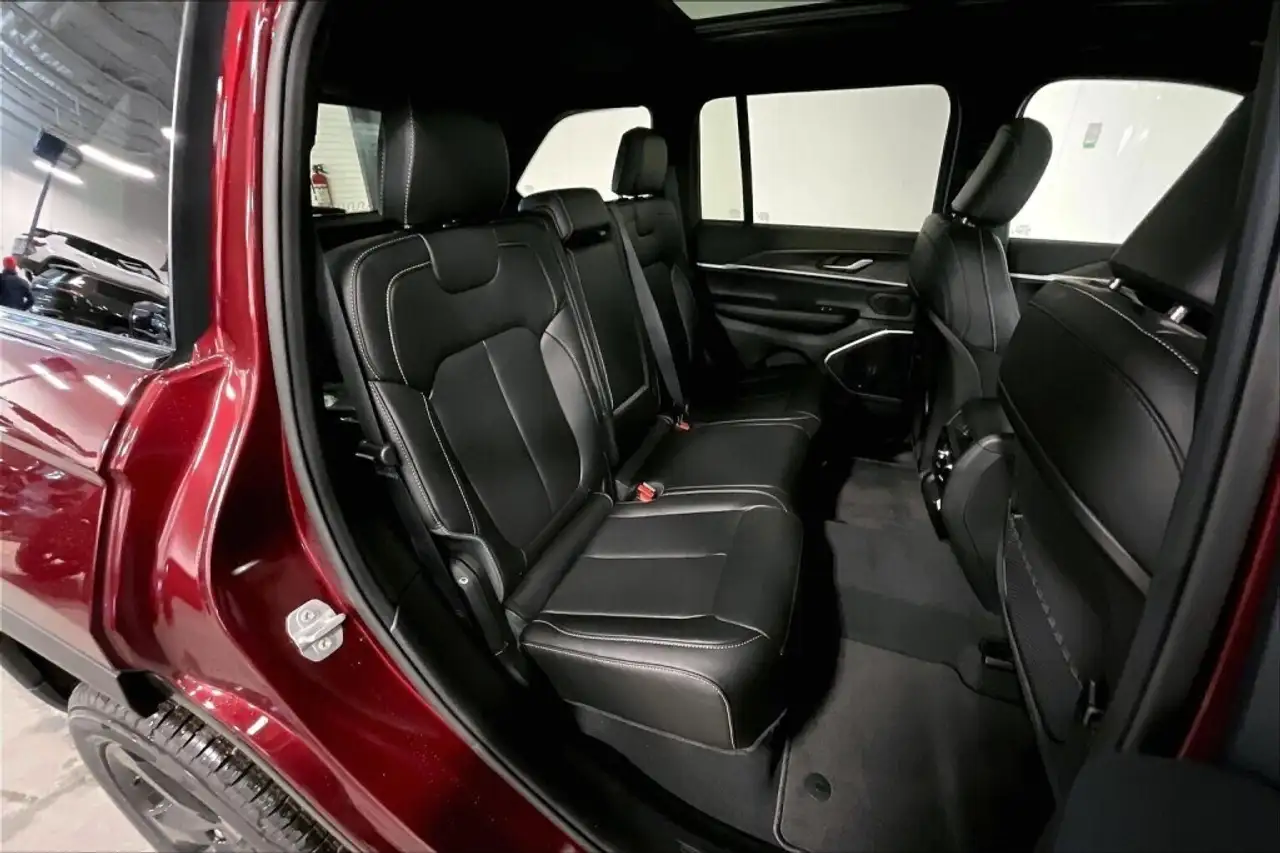 Jeep Grand Cherokee снимка Jeep Grand Cherokee