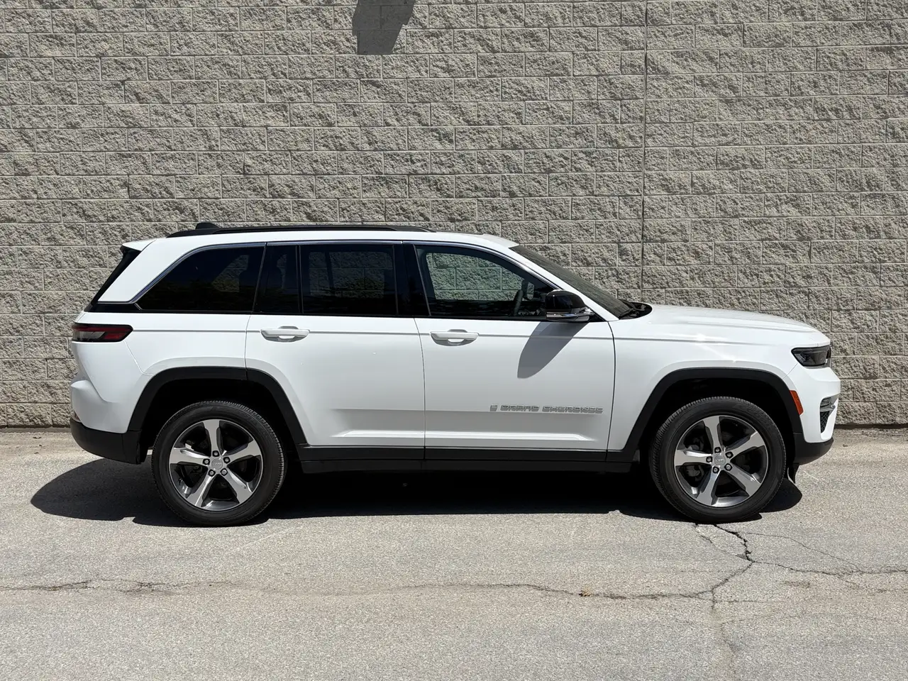 Jeep Grand Cherokee снимка Jeep Grand Cherokee