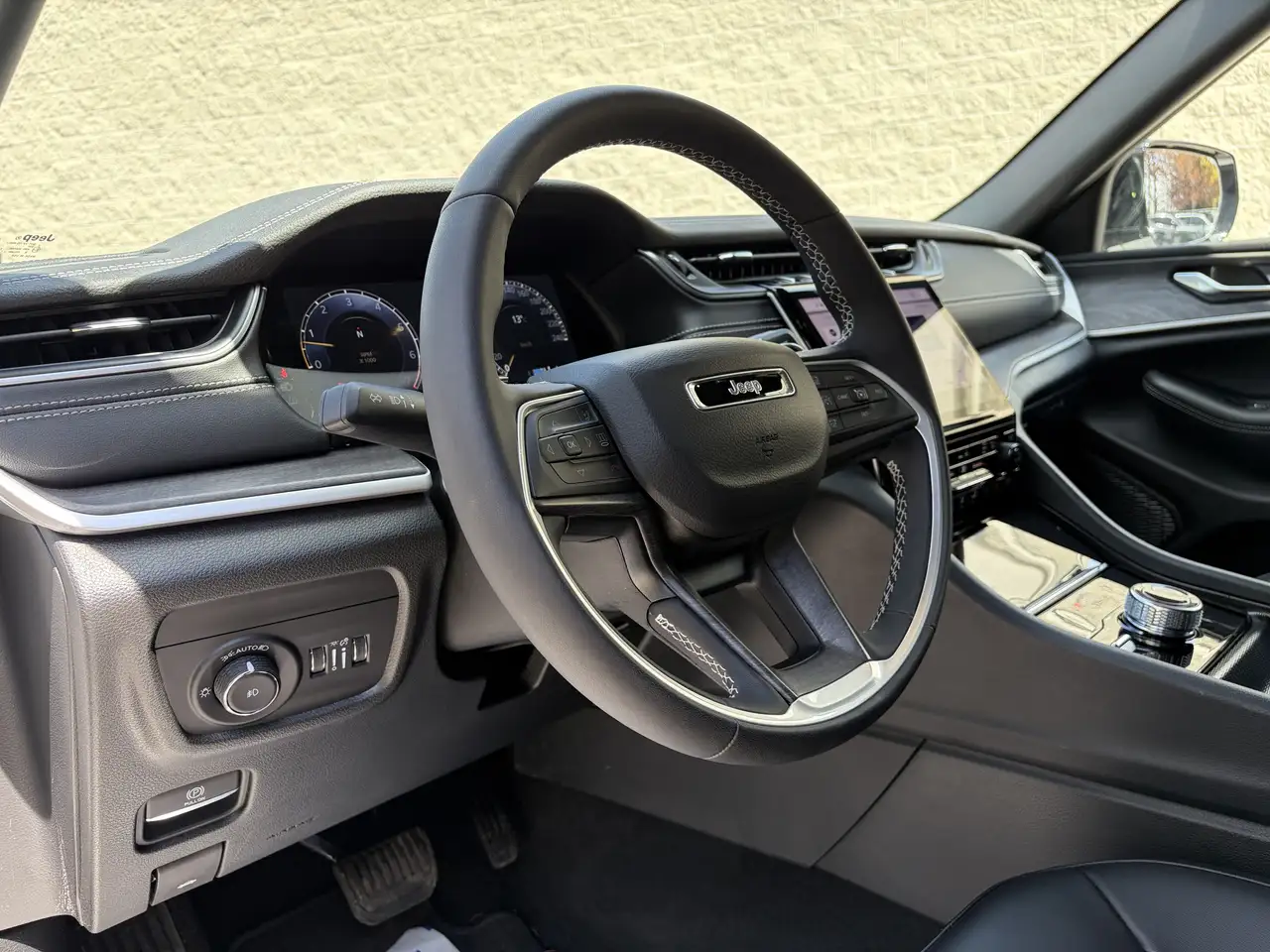 Jeep Grand Cherokee снимка Jeep Grand Cherokee