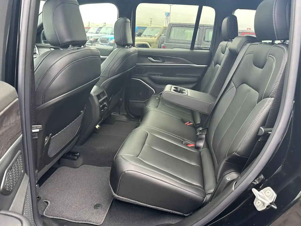 Jeep Grand Cherokee photo Jeep Grand Cherokee