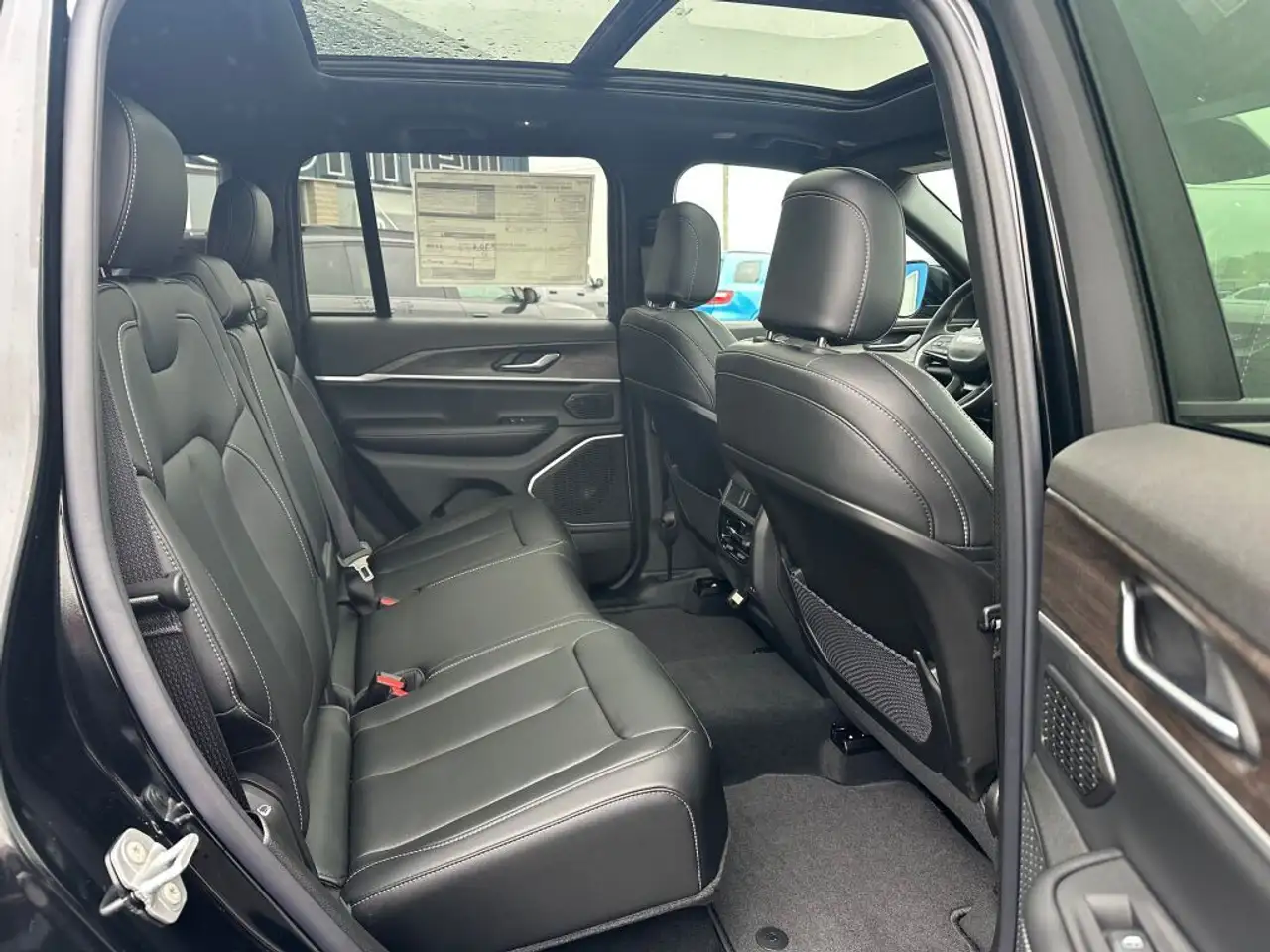 Jeep Grand Cherokee photo Jeep Grand Cherokee