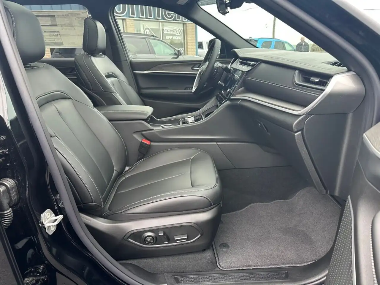 Jeep Grand Cherokee photo Jeep Grand Cherokee