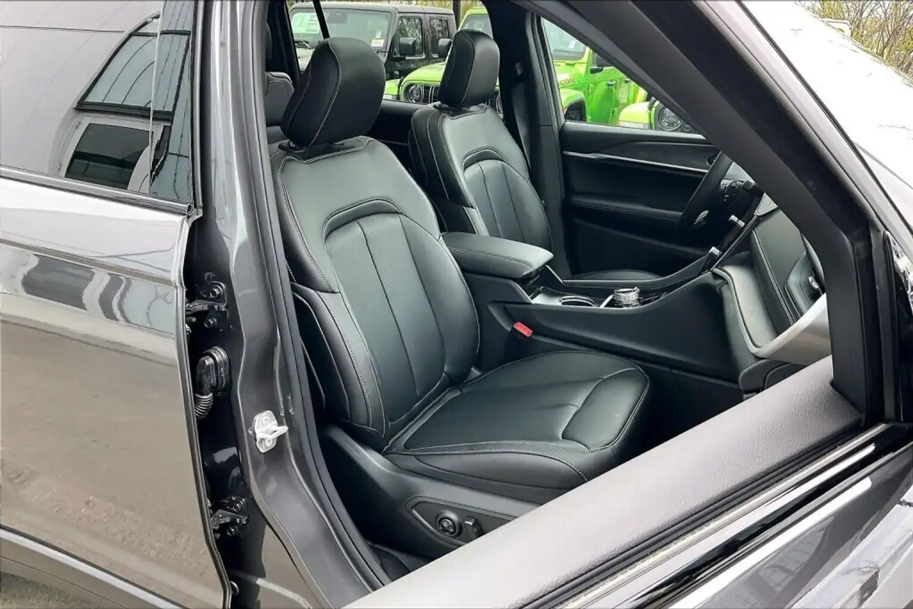 Jeep Grand Cherokee снимка Jeep Grand Cherokee