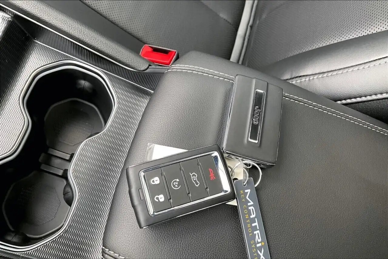 Jeep Grand Cherokee снимка Jeep Grand Cherokee
