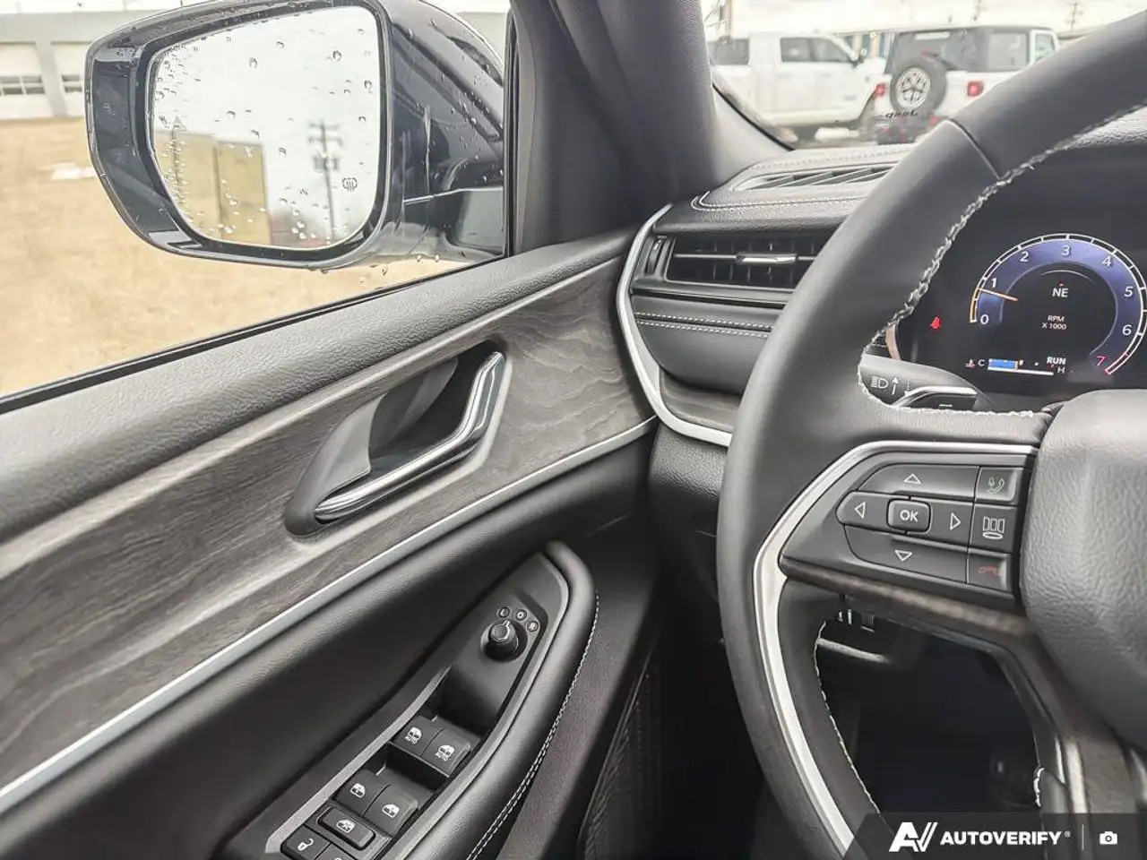 Jeep Grand Cherokee снимка Jeep Grand Cherokee