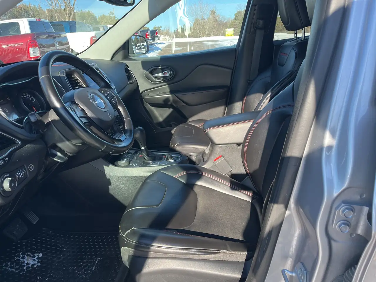 Jeep Cherokee снимка Jeep Cherokee