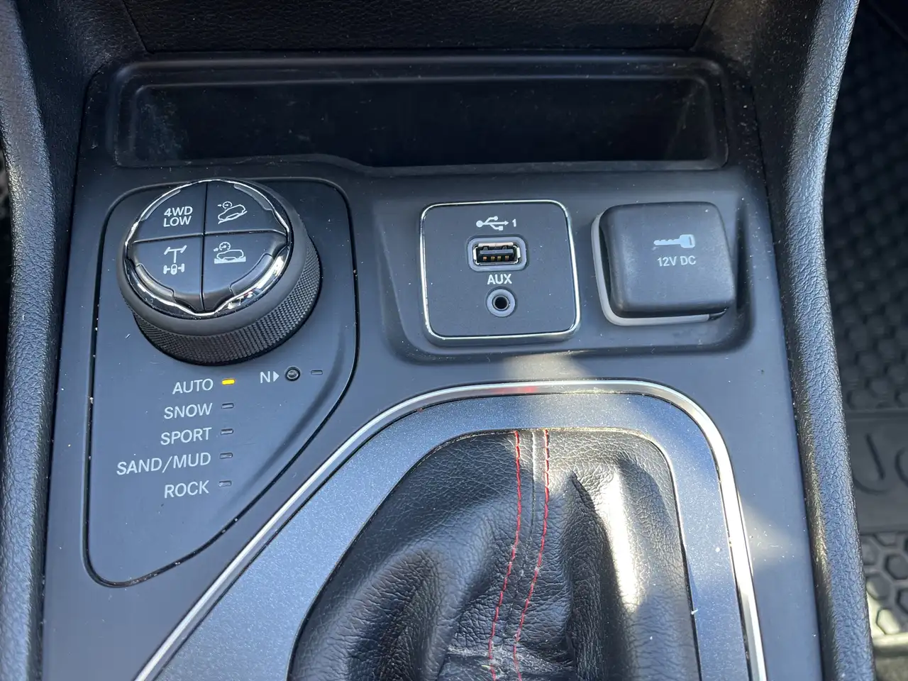 Jeep Cherokee снимка Jeep Cherokee