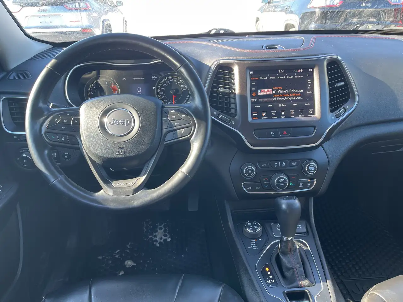 Jeep Cherokee снимка Jeep Cherokee