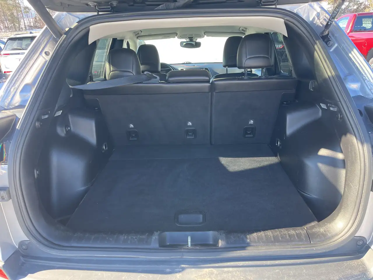 Jeep Cherokee снимка Jeep Cherokee