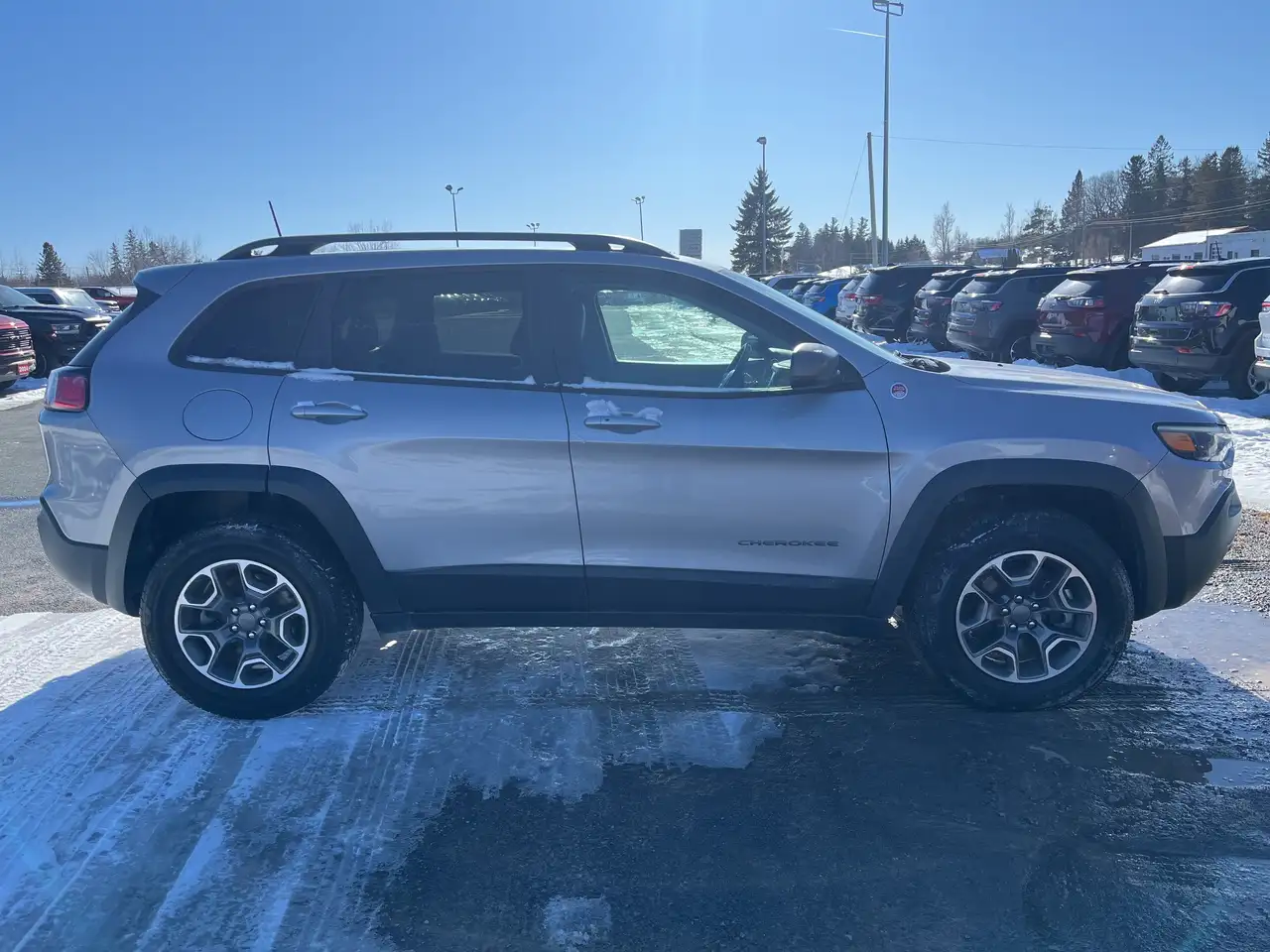 Jeep Cherokee снимка Jeep Cherokee