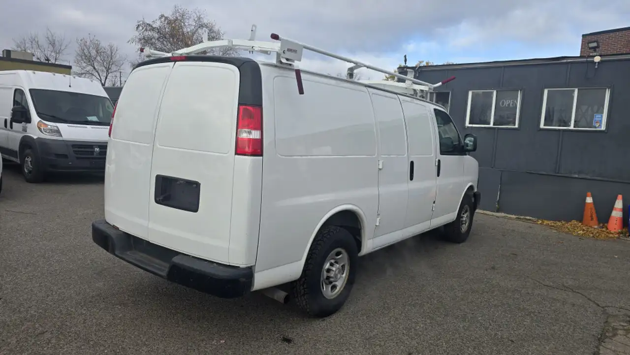 Chevrolet Express photo Chevrolet Express