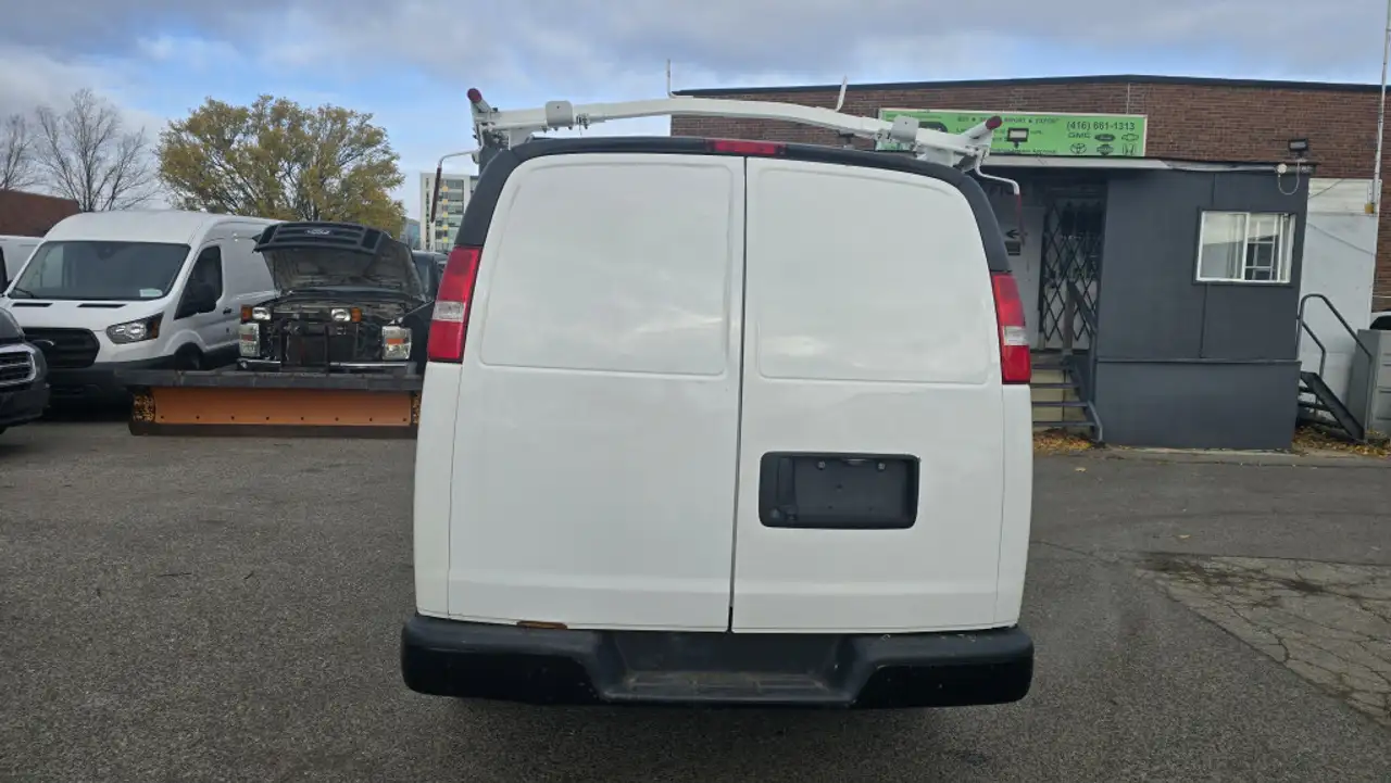 Chevrolet Express photo Chevrolet Express