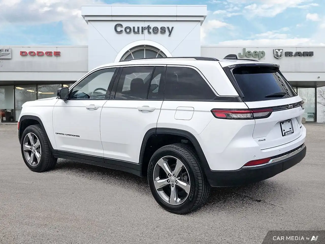 Jeep Grand Cherokee снимка Jeep Grand Cherokee