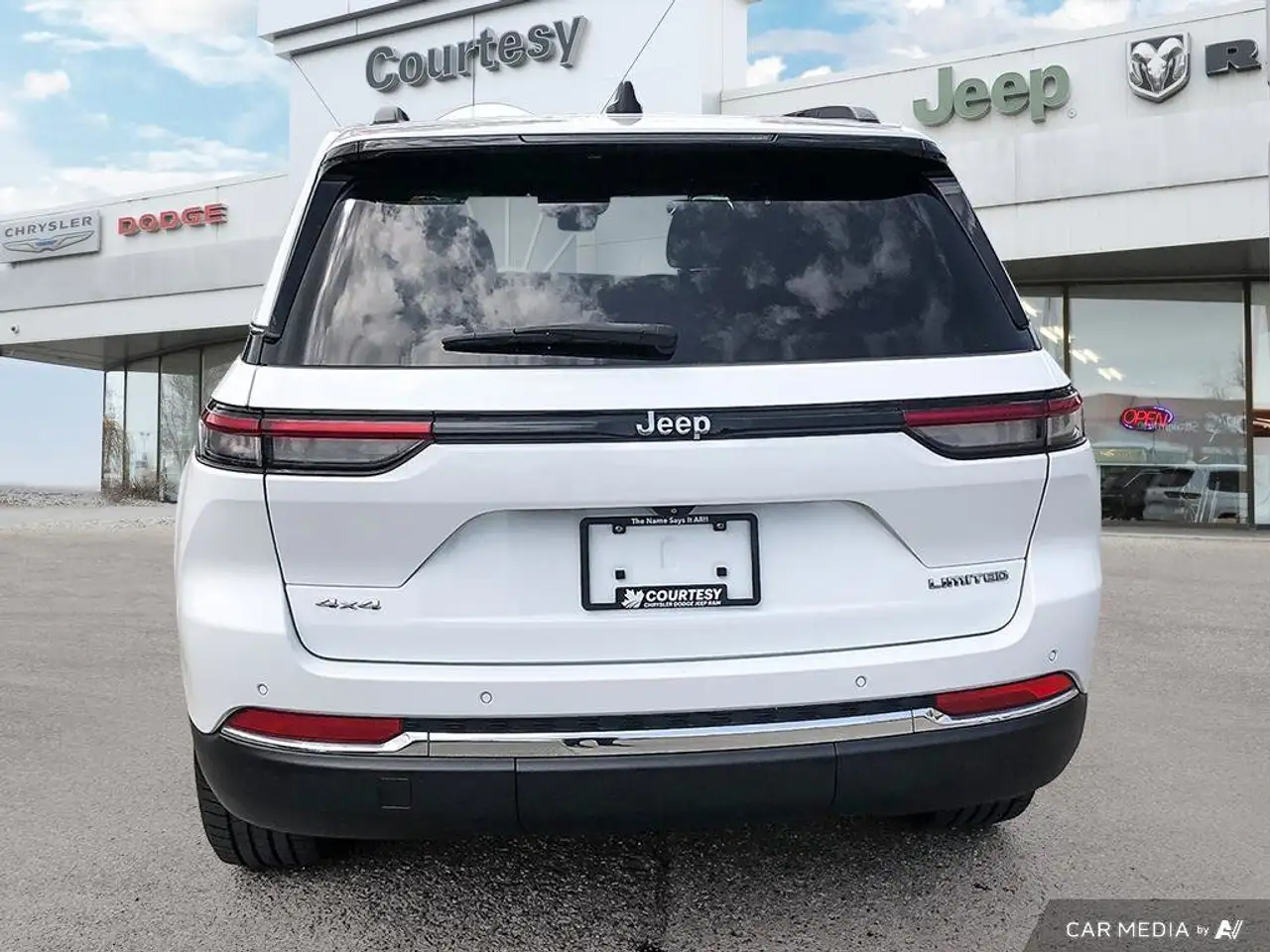 Jeep Grand Cherokee снимка Jeep Grand Cherokee