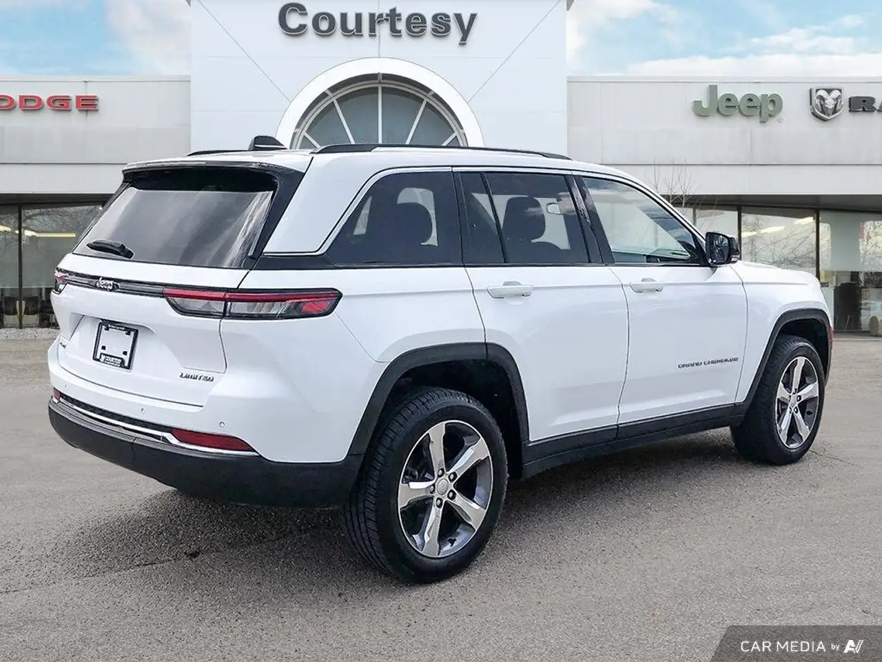 Jeep Grand Cherokee снимка Jeep Grand Cherokee