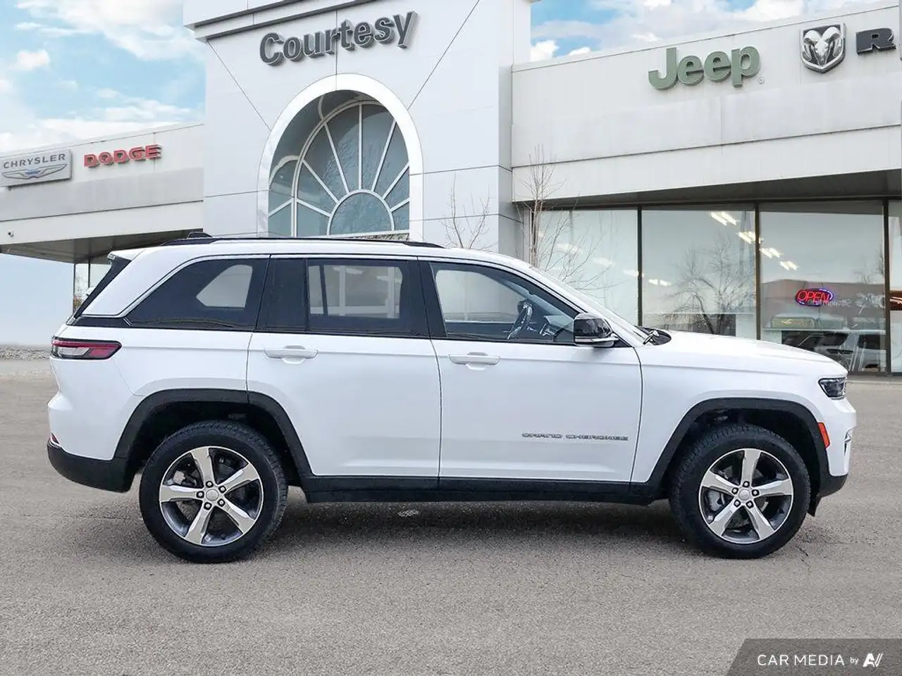 Jeep Grand Cherokee снимка Jeep Grand Cherokee