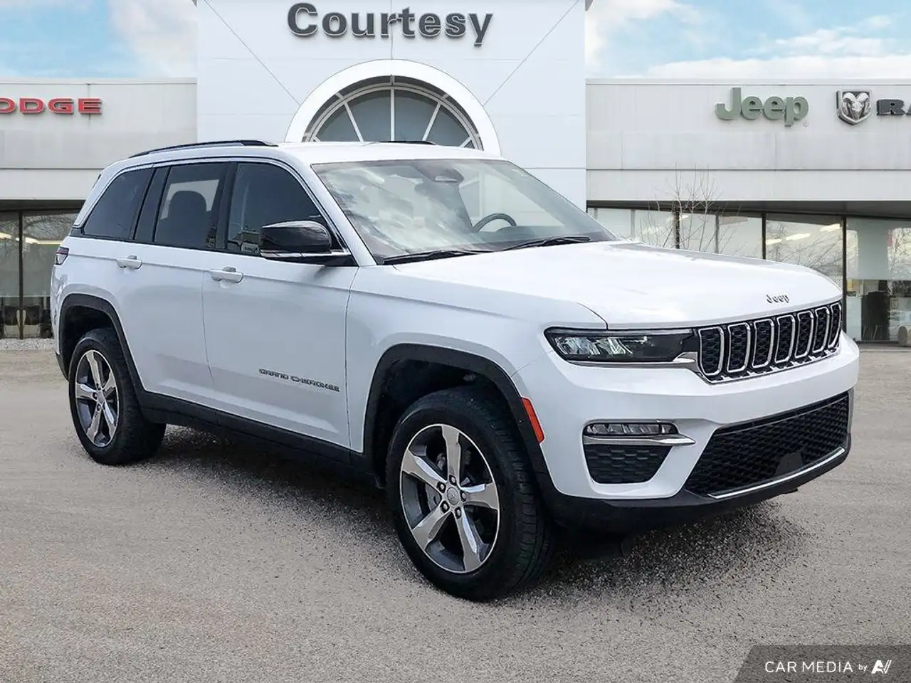 Jeep Grand Cherokee снимка Jeep Grand Cherokee