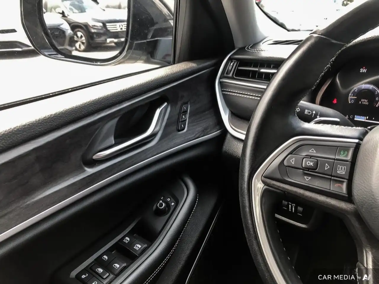 Jeep Grand Cherokee снимка Jeep Grand Cherokee