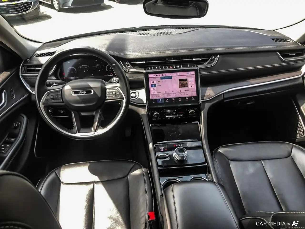 Jeep Grand Cherokee снимка Jeep Grand Cherokee
