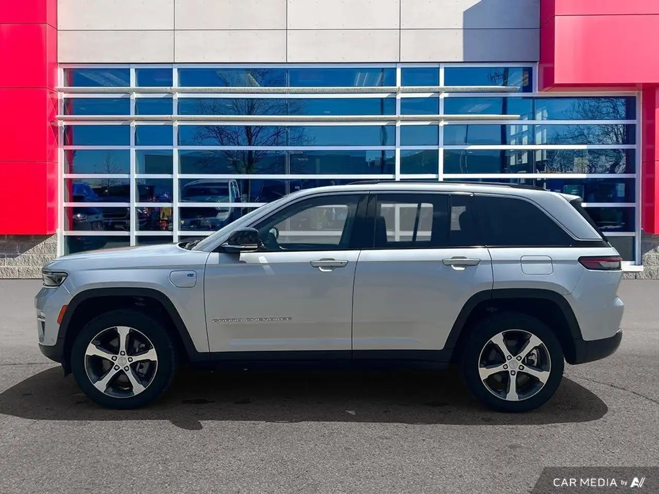 Jeep Grand Cherokee снимка Jeep Grand Cherokee