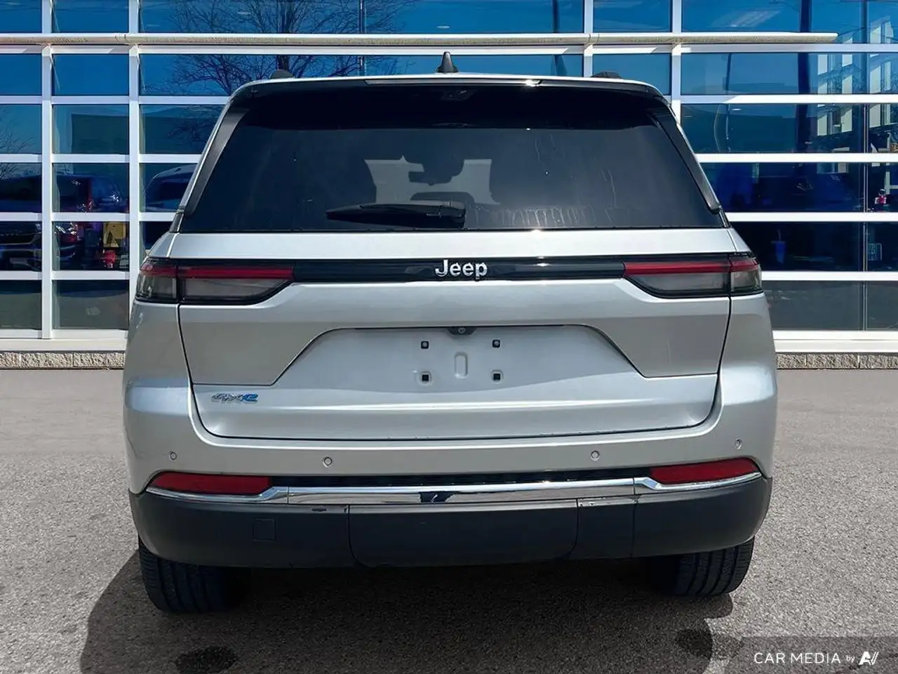Jeep Grand Cherokee снимка Jeep Grand Cherokee