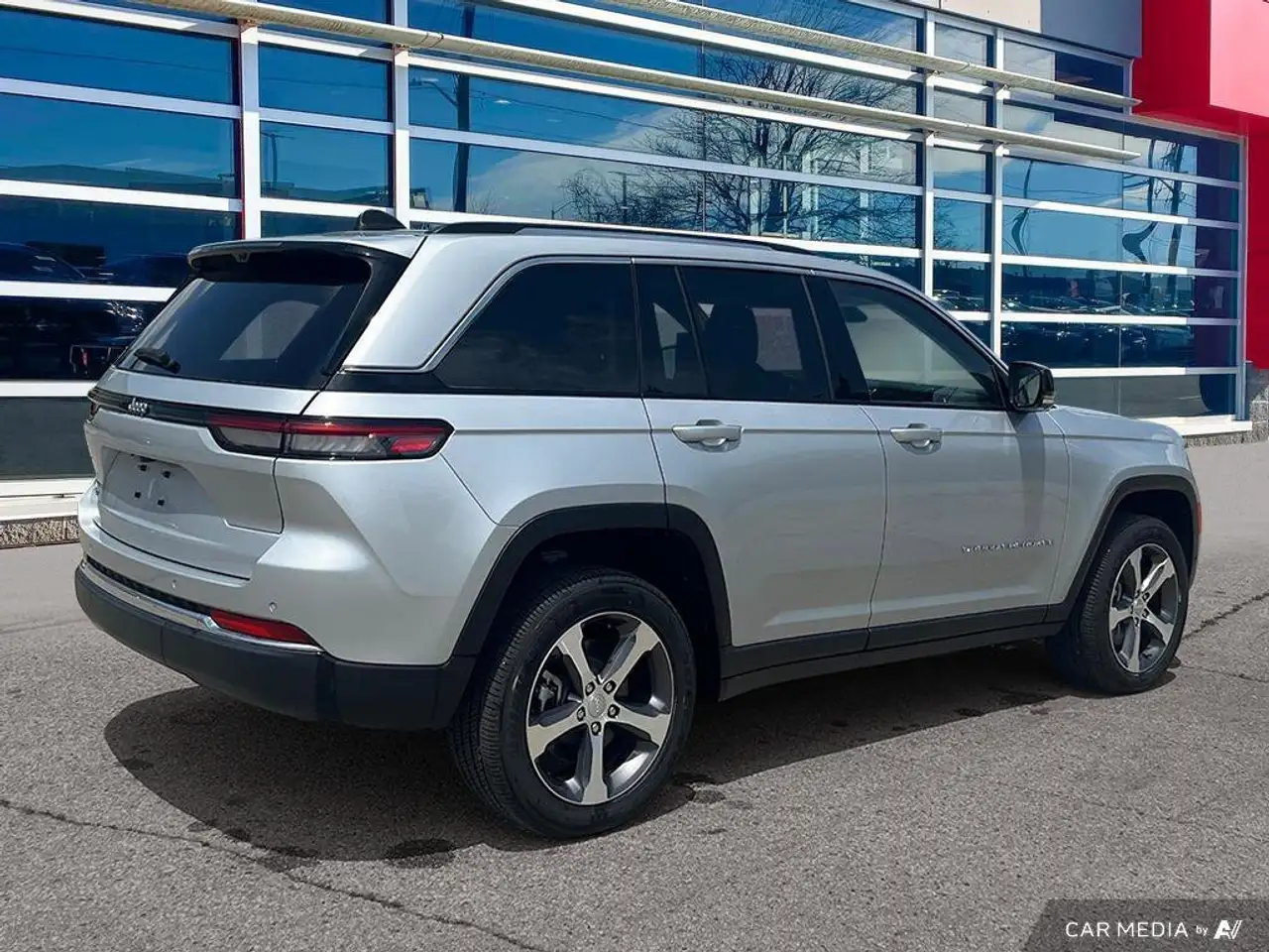 Jeep Grand Cherokee снимка Jeep Grand Cherokee