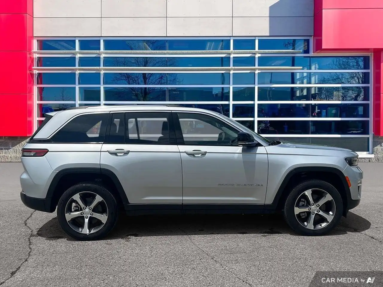 Jeep Grand Cherokee снимка Jeep Grand Cherokee