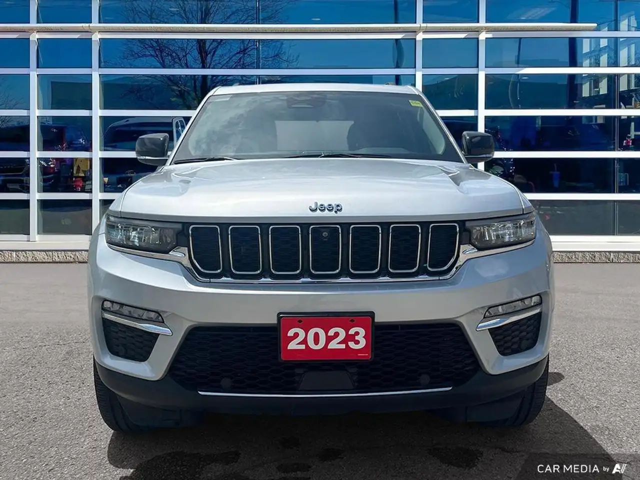 Jeep Grand Cherokee снимка Jeep Grand Cherokee