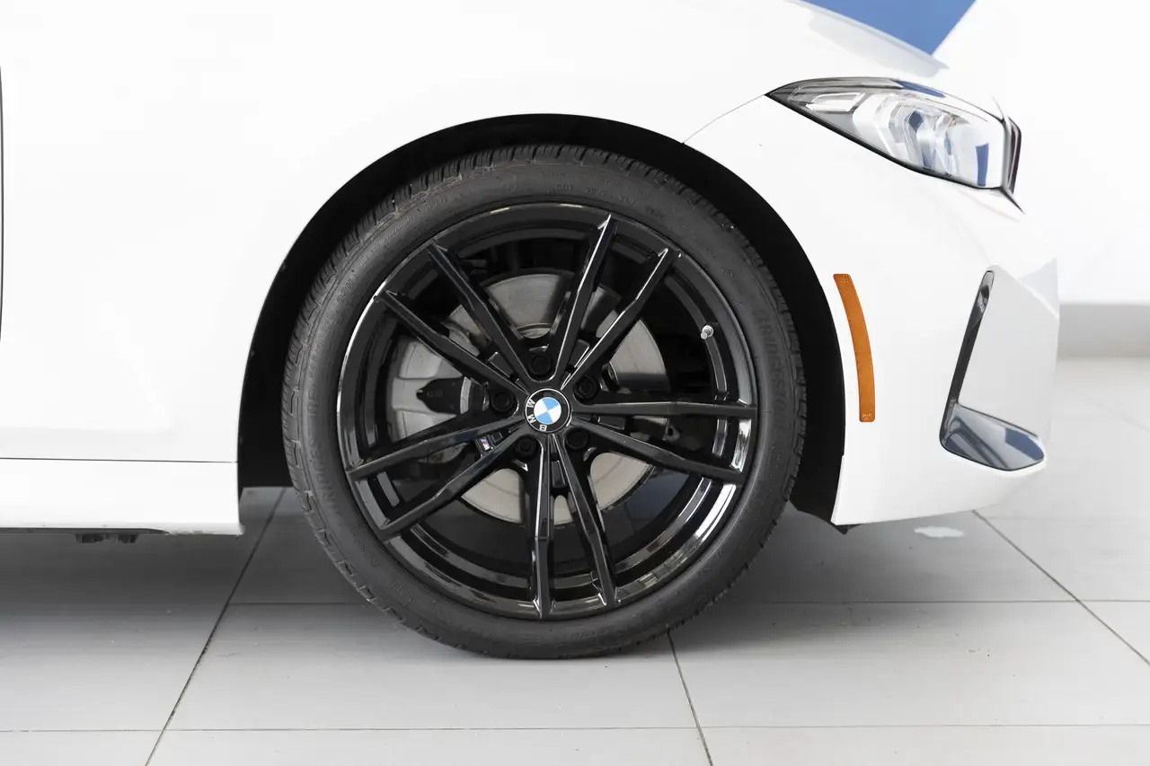 BMW 3 Series photo BMW 3 Series