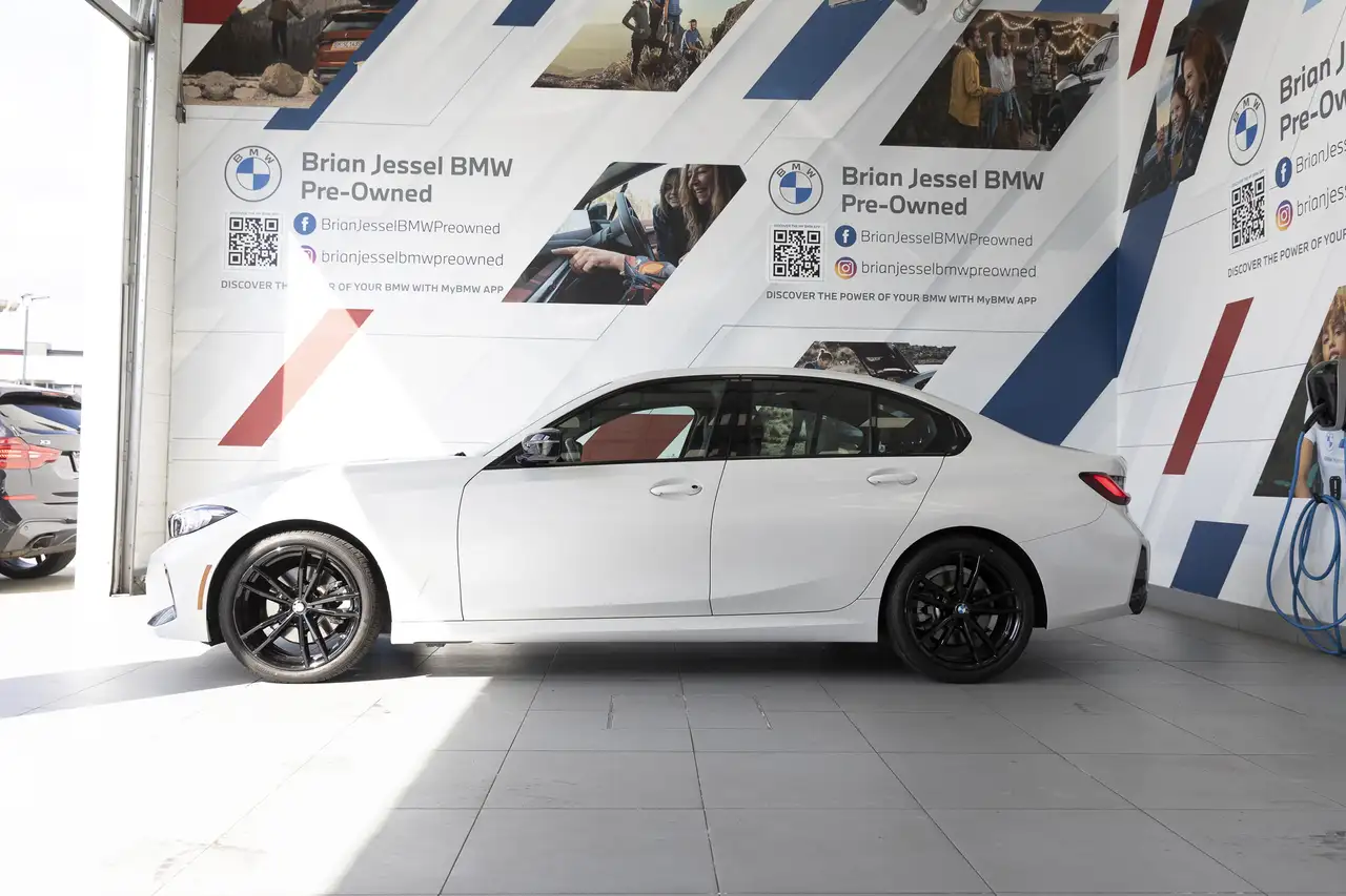 BMW 3 Series photo BMW 3 Series