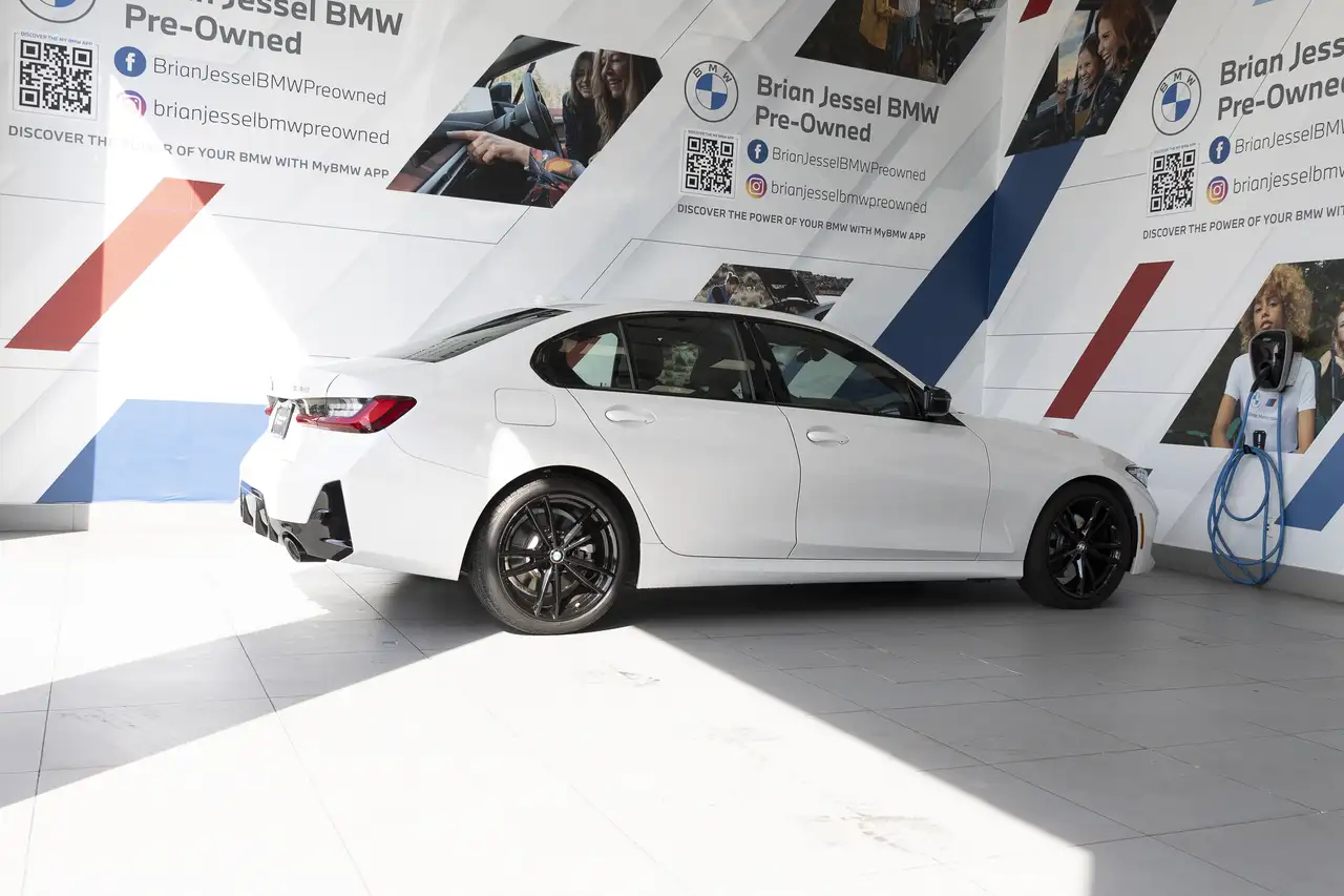 BMW 3 Series photo BMW 3 Series