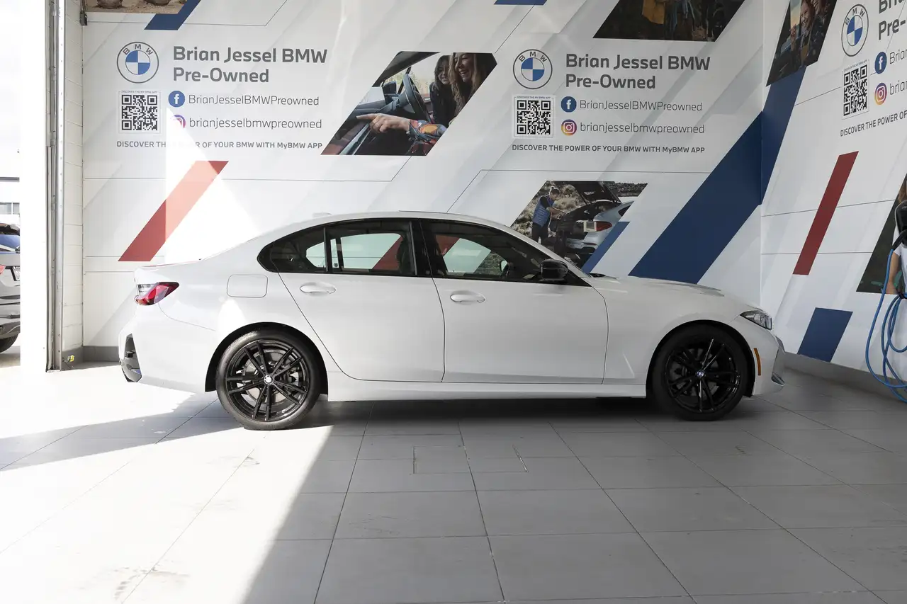 BMW 3 Series photo BMW 3 Series
