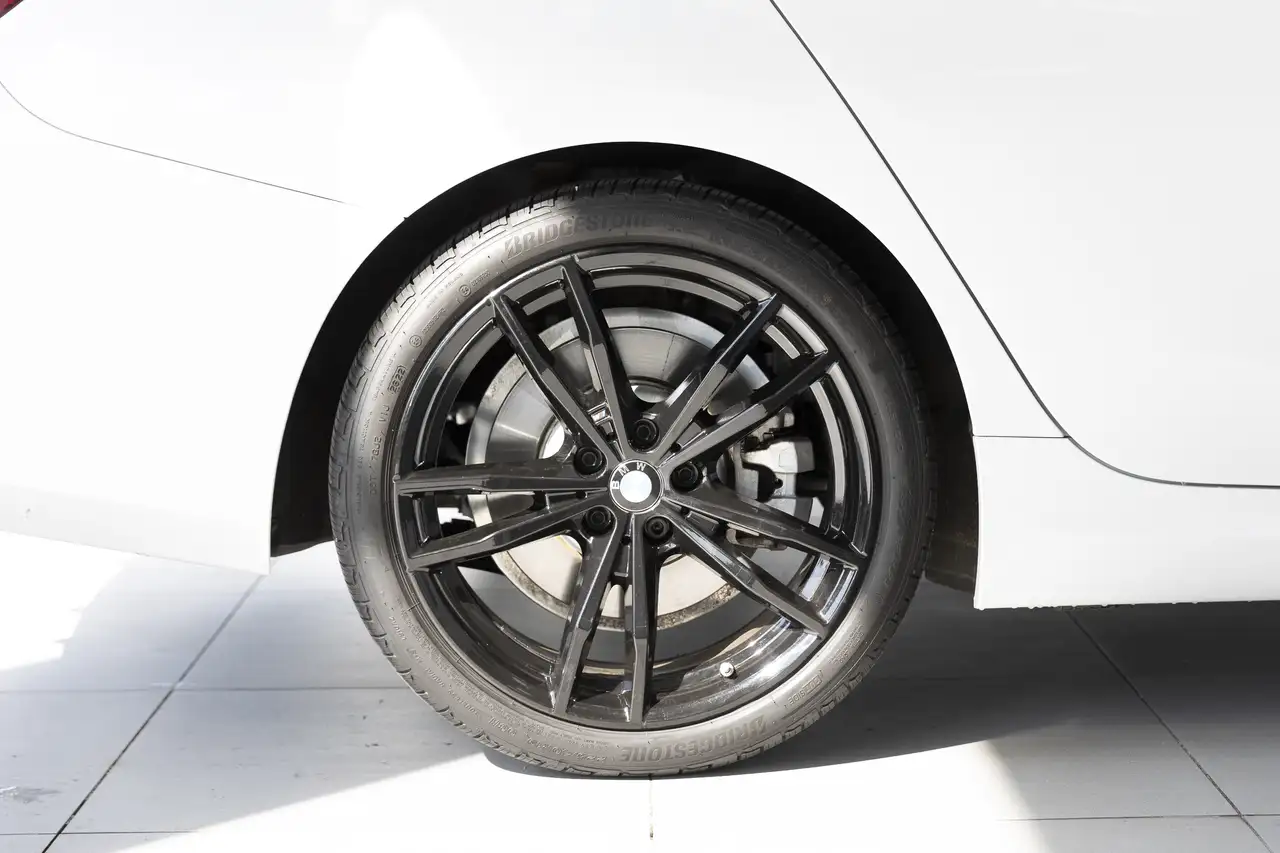 BMW 3 Series photo BMW 3 Series
