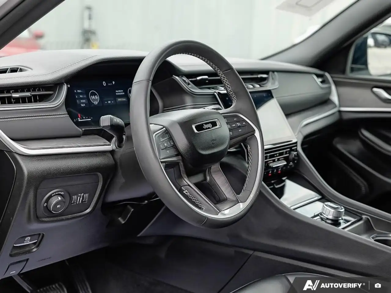 Jeep Grand Cherokee снимка Jeep Grand Cherokee