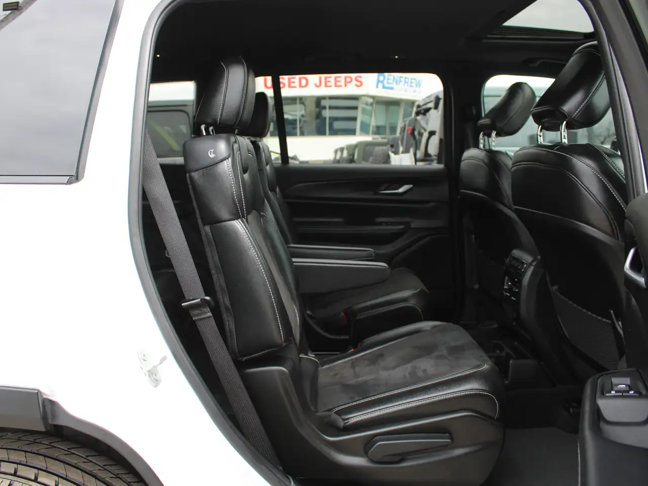 Jeep Grand Cherokee снимка Jeep Grand Cherokee