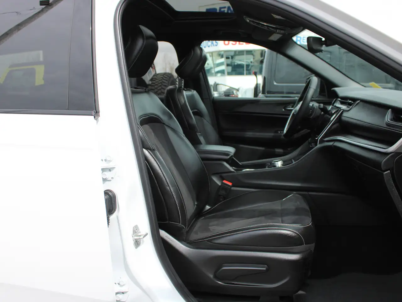 Jeep Grand Cherokee снимка Jeep Grand Cherokee