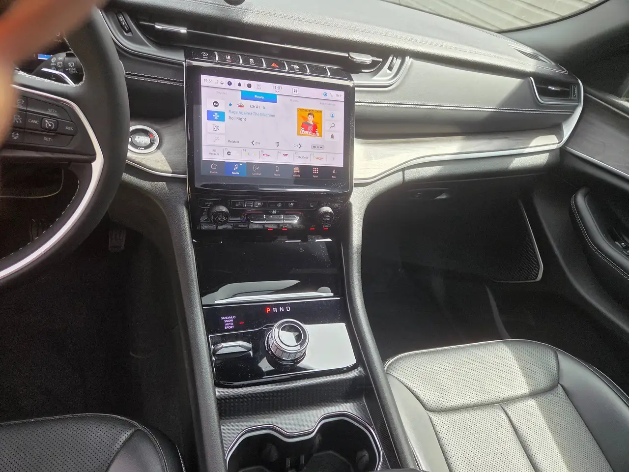 Jeep Grand Cherokee снимка Jeep Grand Cherokee