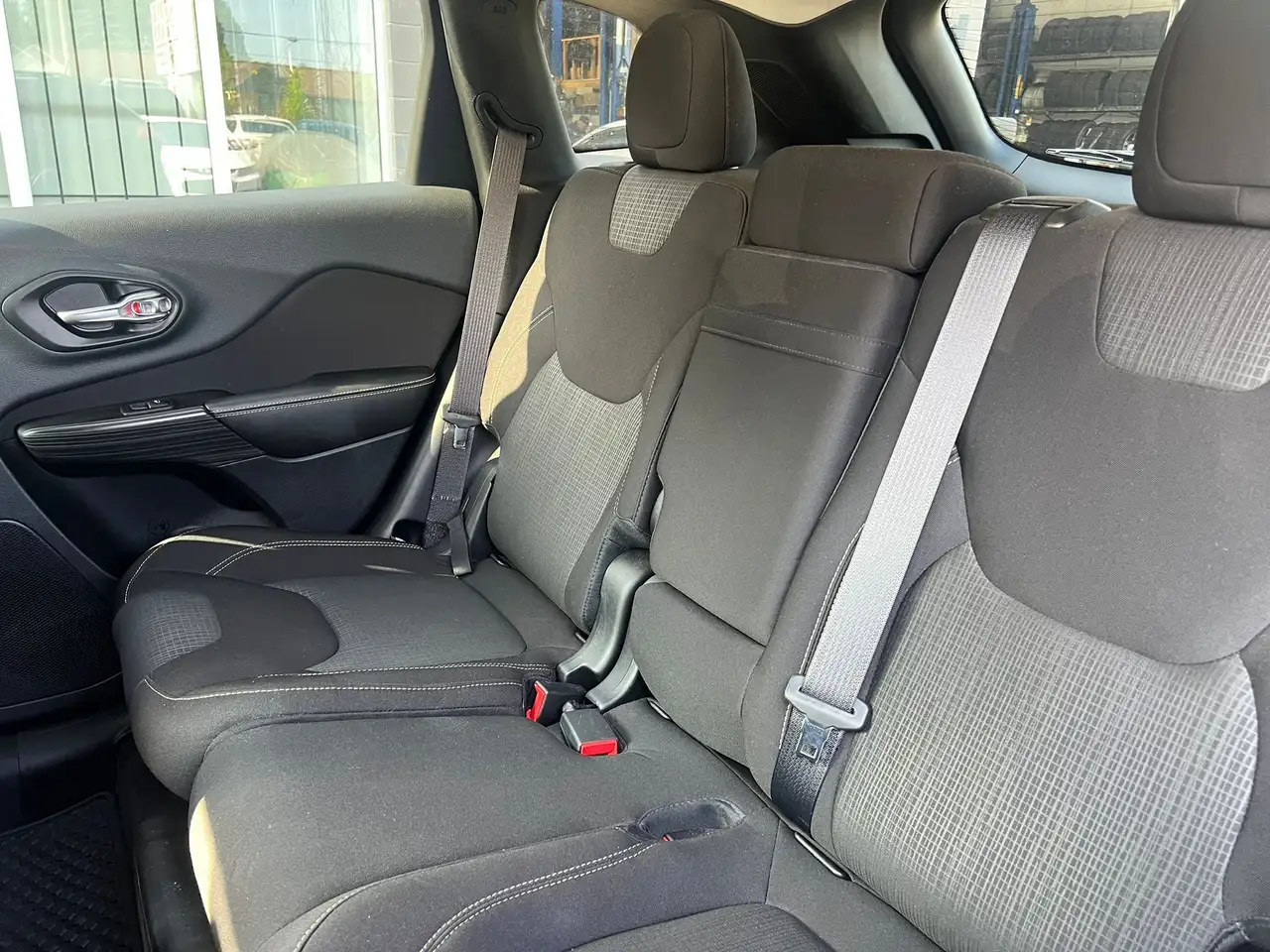 Jeep Cherokee снимка Jeep Cherokee