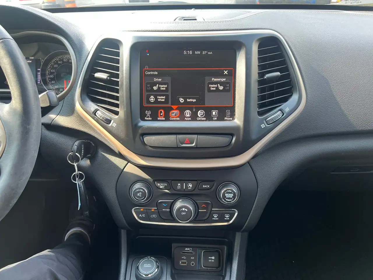 Jeep Cherokee снимка Jeep Cherokee