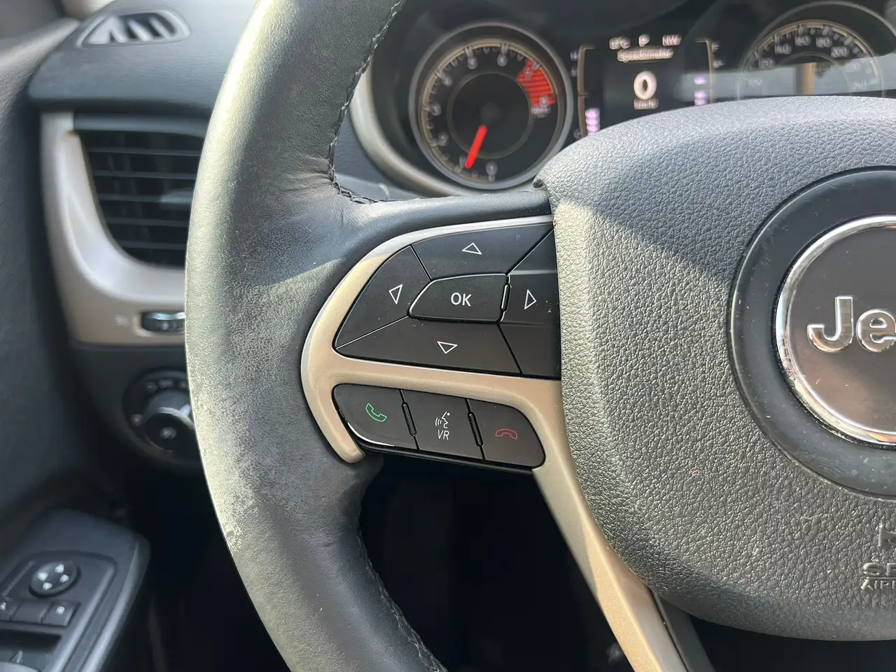 Jeep Cherokee снимка Jeep Cherokee
